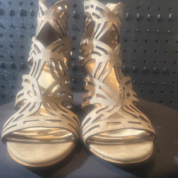 Womens size 6.5 casual high heel sandals - Picture 3 of 3